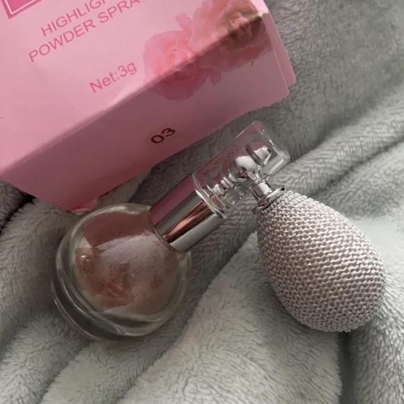 Trendy Highlighter Glitter Powder Spray Makeup - Picture 3 of 5